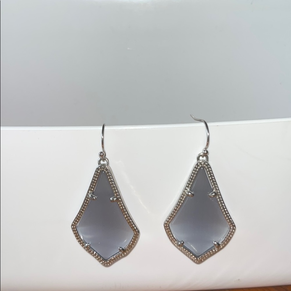 Kendra Scott drop earrings
